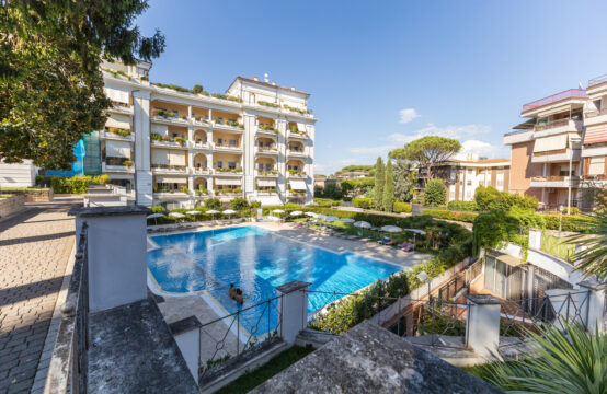 Cortina D&#8217;Ampezzo, appartamento in contesto residenziale con piscina